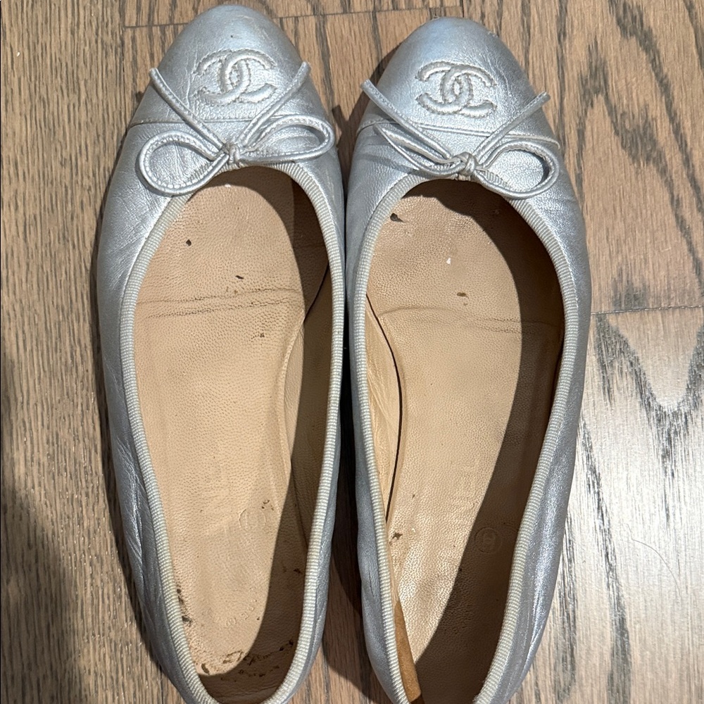 CHANEL Metallic Silver Flats with Bow